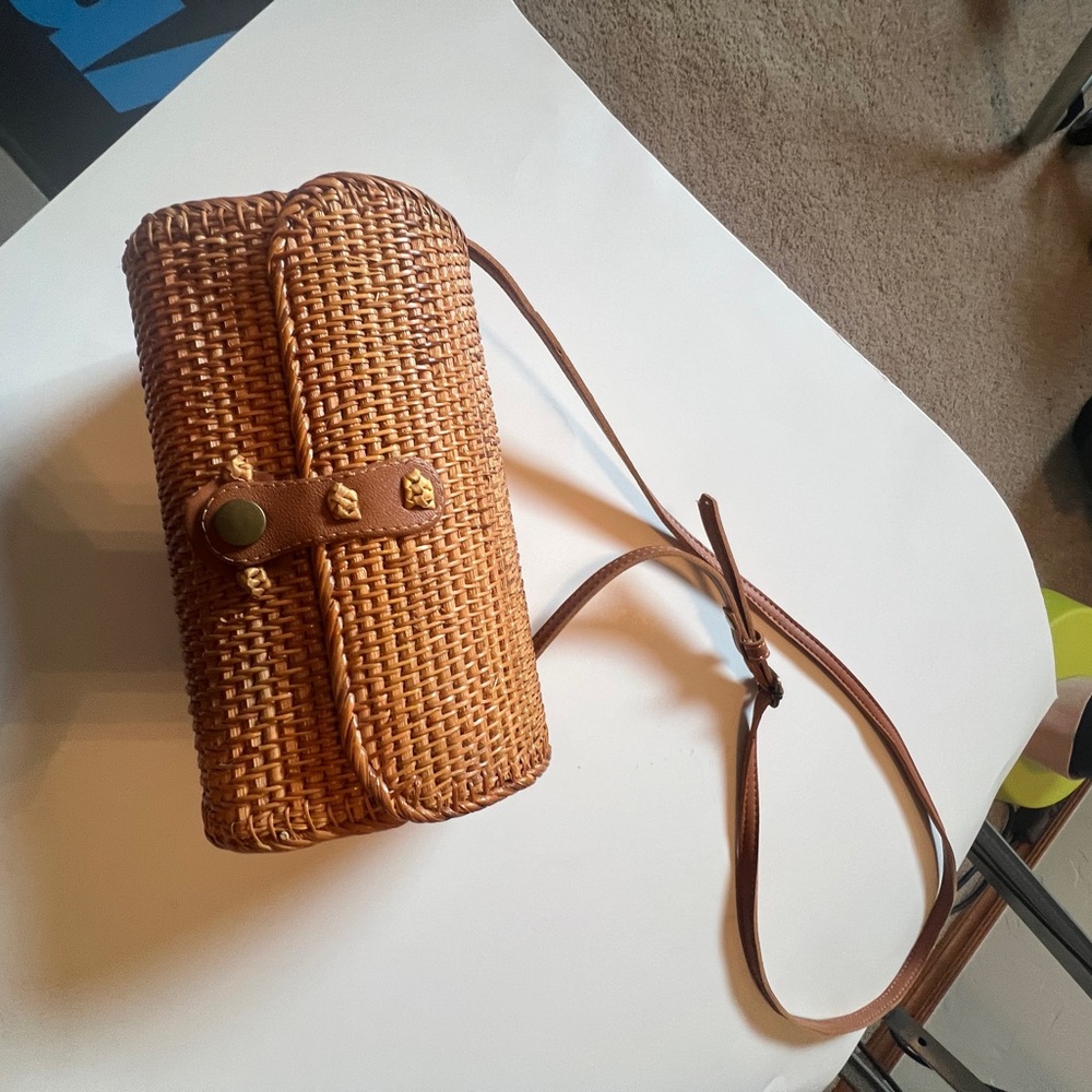 Elegant Tan Woven Crossbody Bag